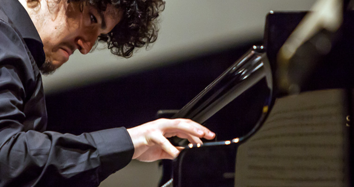Carlos de la Blanca Elorza, pianista «La música es algo que se codea con lo absoluto»